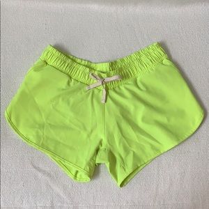 Albion neon yellow runner short, S